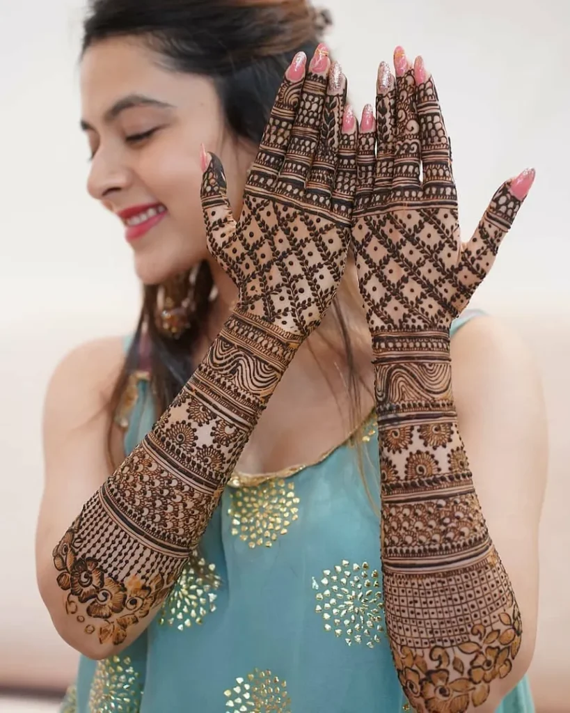 back hand design mehndi